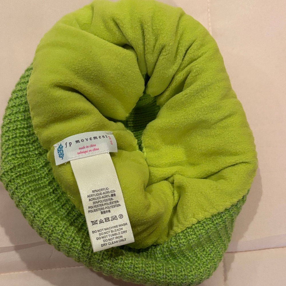 Free People Green Knit Beanie Brand New - Picture 5 of 6